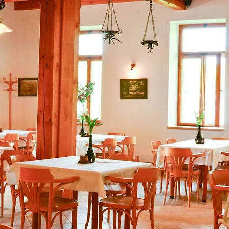 Restaurace A Hájovna Pensión *