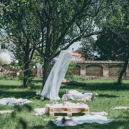 Restaurace A Hájovna Penzion Dolni Vestonice