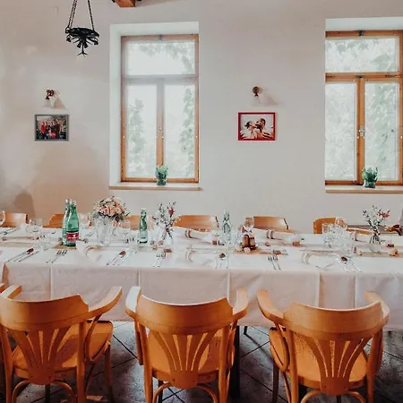 Restaurace A Hájovna Pensión Dolni Vestonice