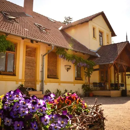 Restaurace A Hájovna Pensión *