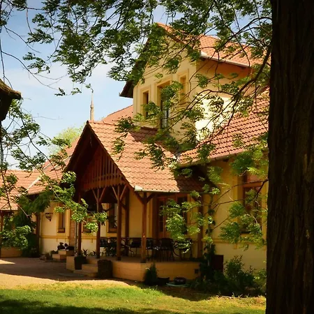 Restaurace A Hájovna Pensión Dolni Vestonice